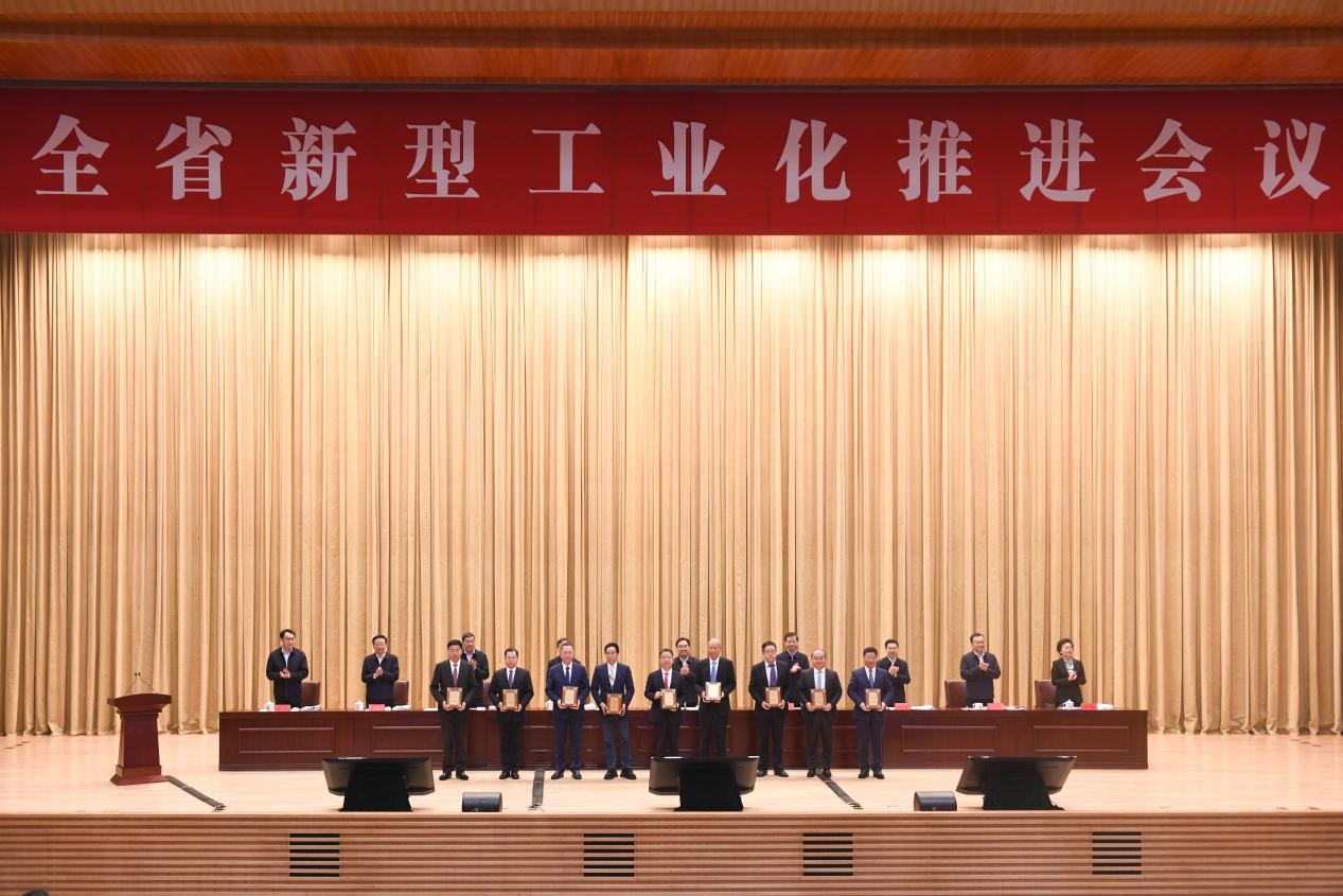 江蘇省優秀企業家2 江蘇省優秀企業家2